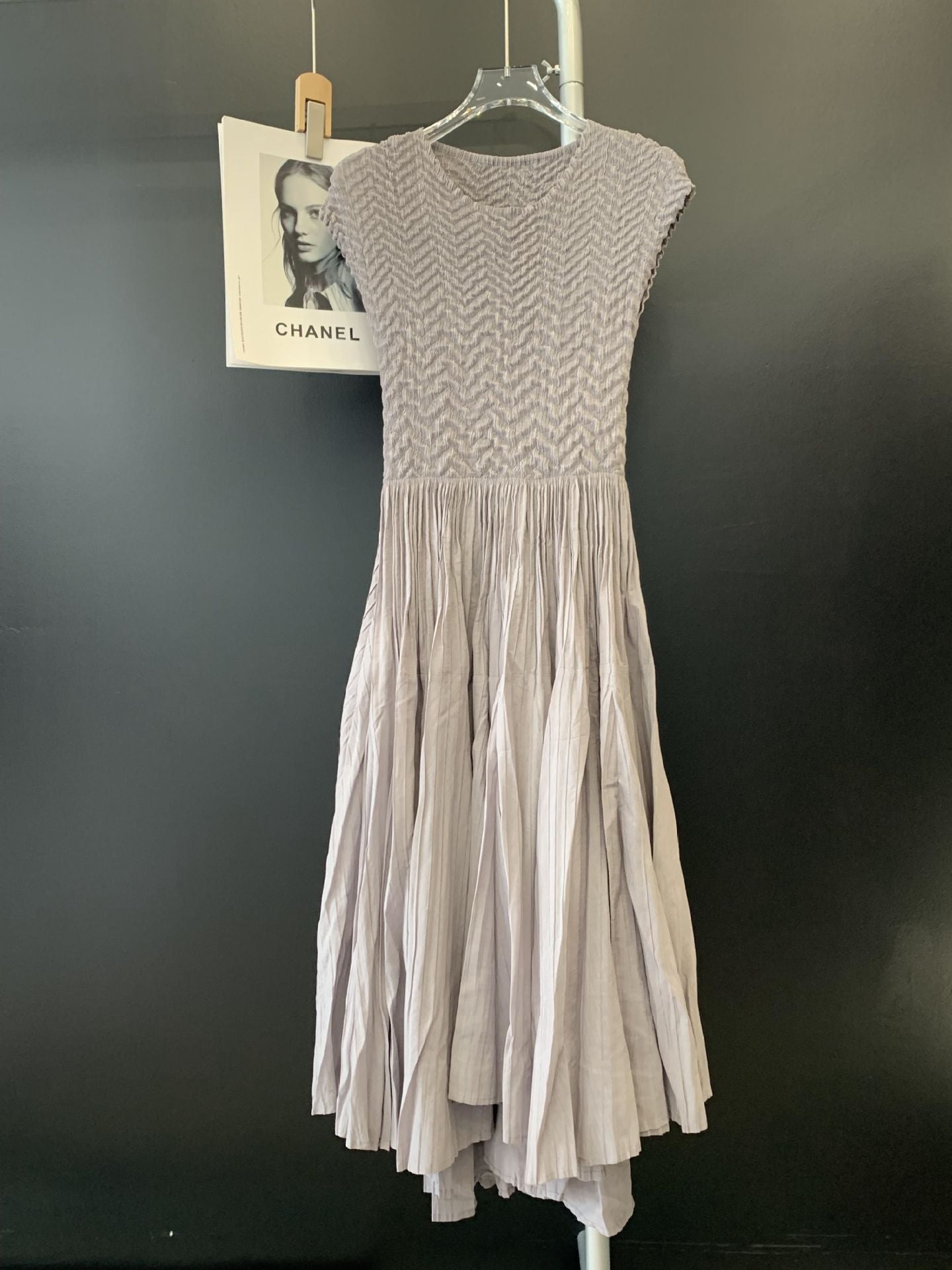 Elegantes Spitzenkleid in Unifarben