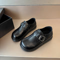 Minimalistische Slides mit Retro-Schnalle