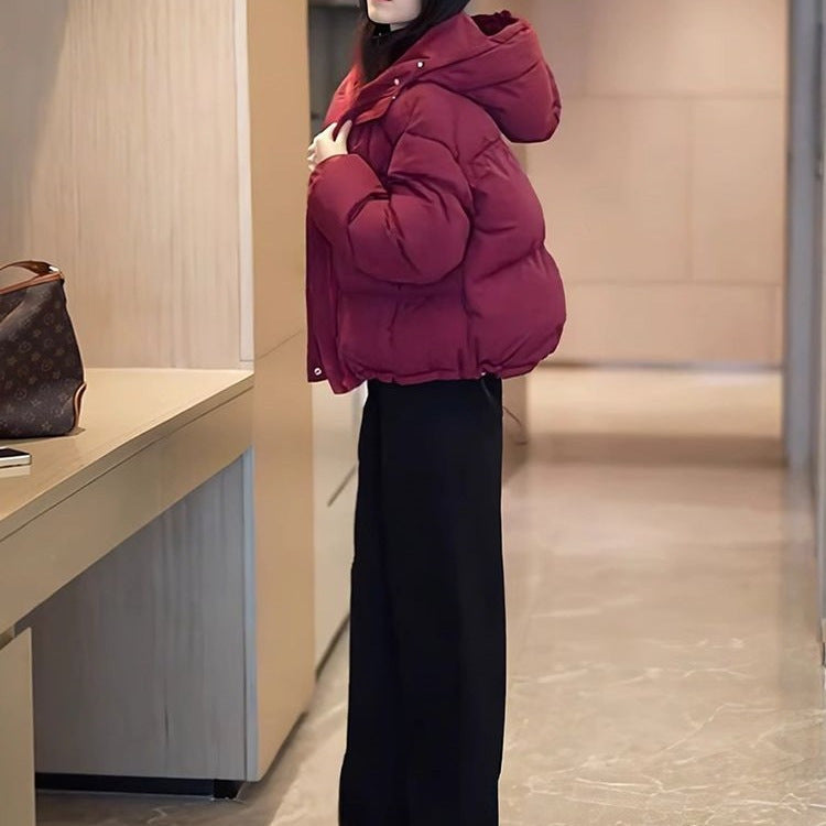 Kurze Winterjacke mit Kapuze