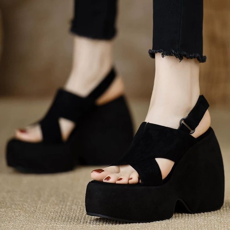 Keilabsatz-Sandalen im koreanischen Stil