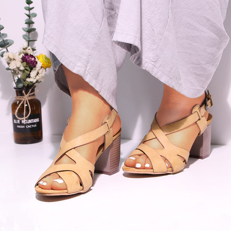 Sandalen mit Schnalle und mittelhohem Absatz