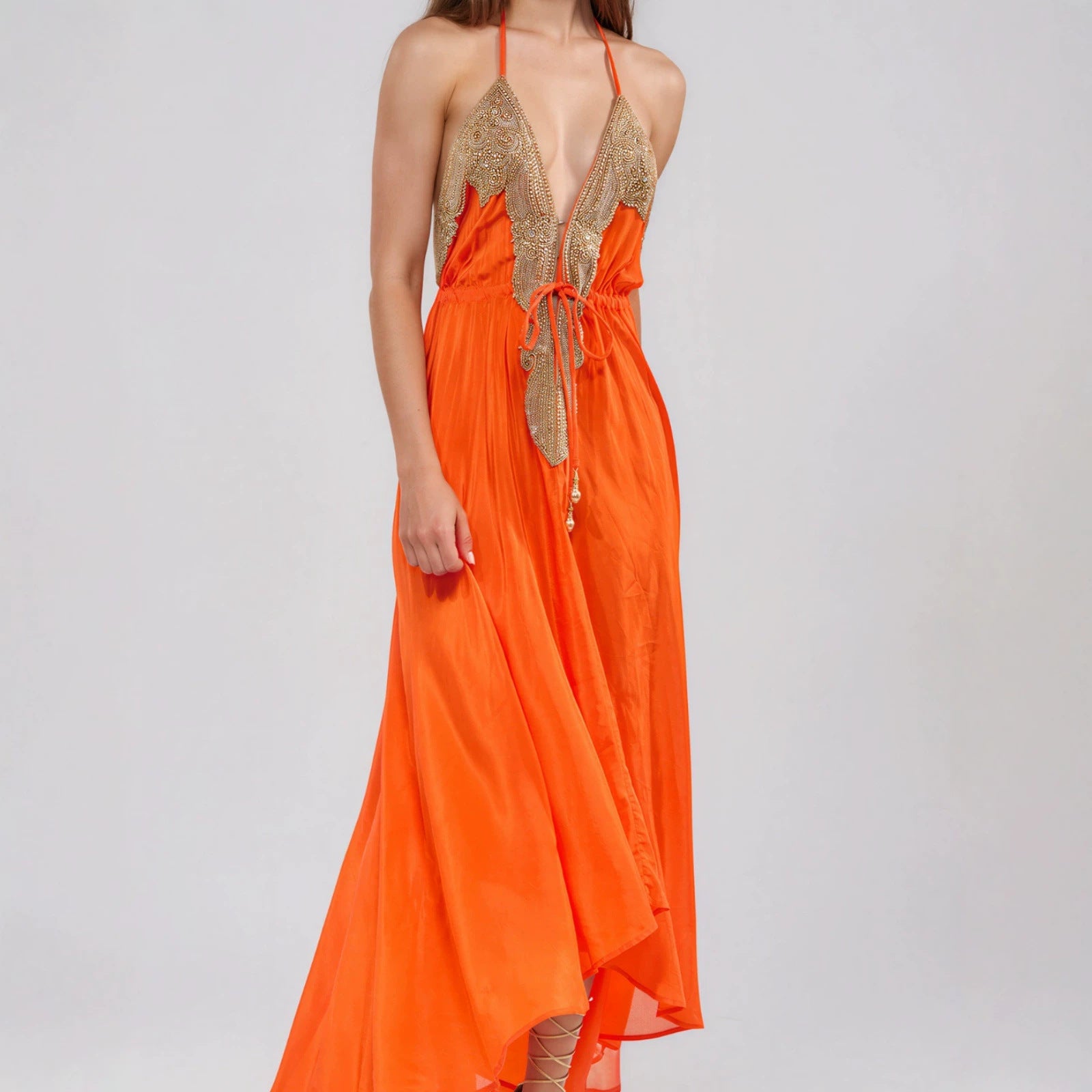 Orangefarbene Sommerkleid