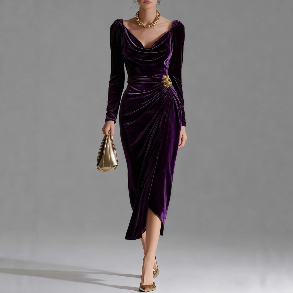 Samtkleid mit langen Ärmeln und Schlitz
