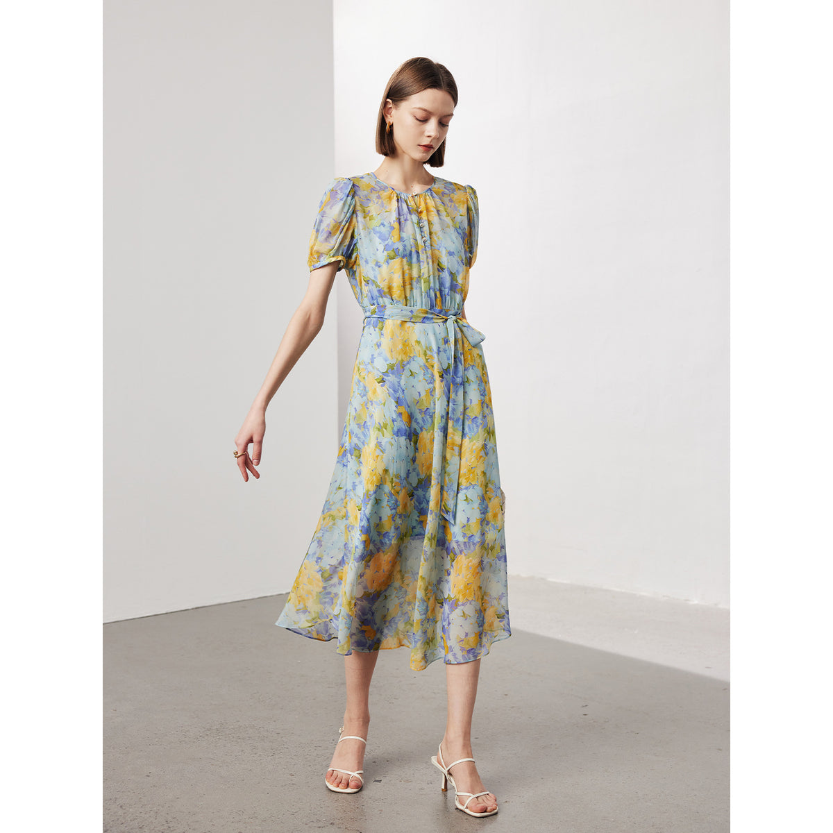 Florales langes Seidenkleid mit hoher Taille – Bild 7 | LuxeStyle