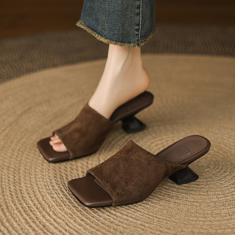 Square-toe Slide Sandalen aus Wildleder