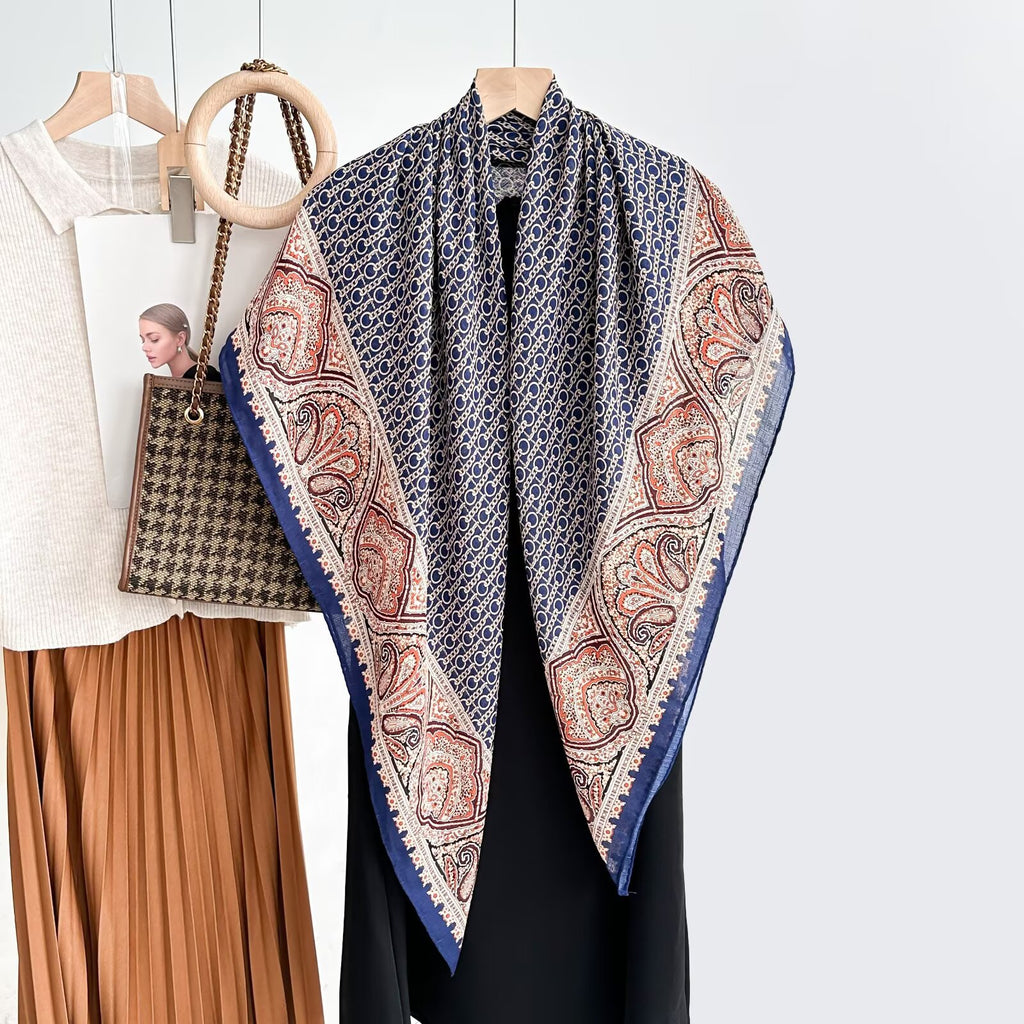 Vielseitiger Chiffon-Schal mit Blumenmuster