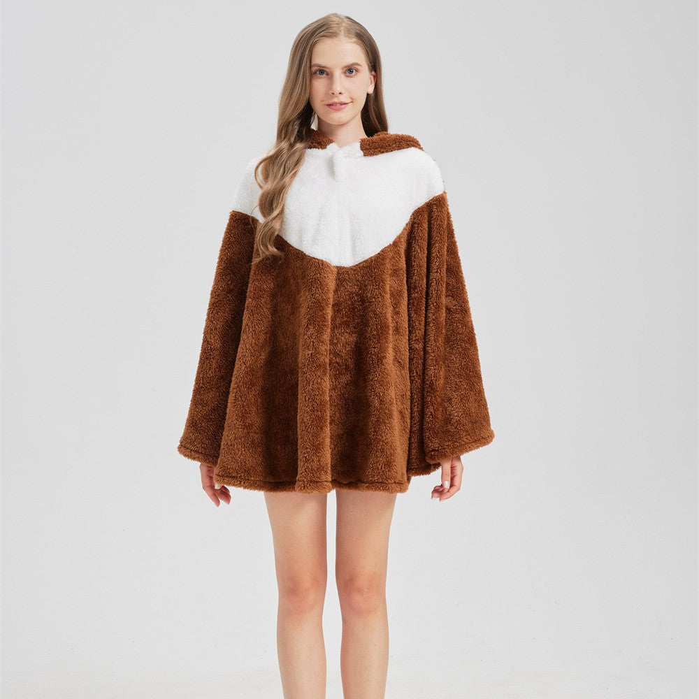 Kuscheliger Kapuzen-Poncho im Tier-Look