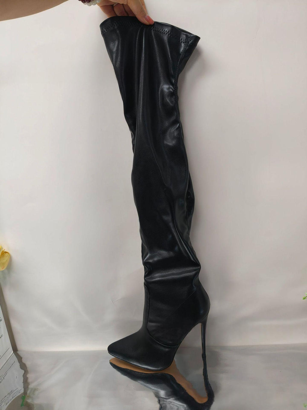 Stretch-Stilettos Oberschenkelhoch mit spitzen Zehen