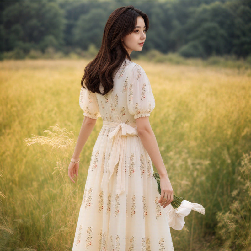 Boho-Chiffonkleid mit Blumenmuster und Puffärmeln