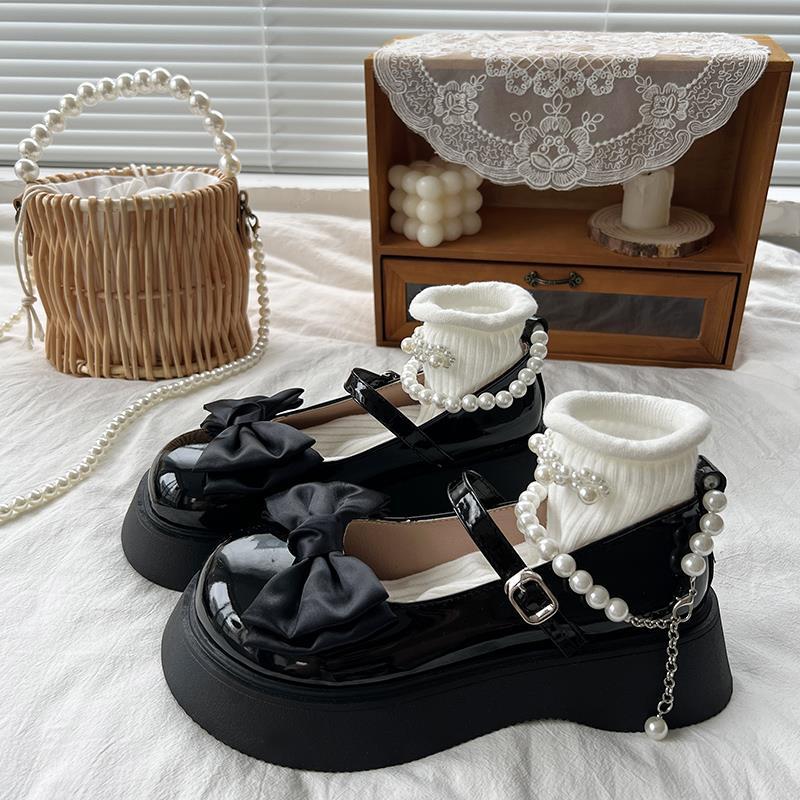 Damen Plateau-Schuhe mit Perlen und Schleife – Bild 5 | LuxeStyle