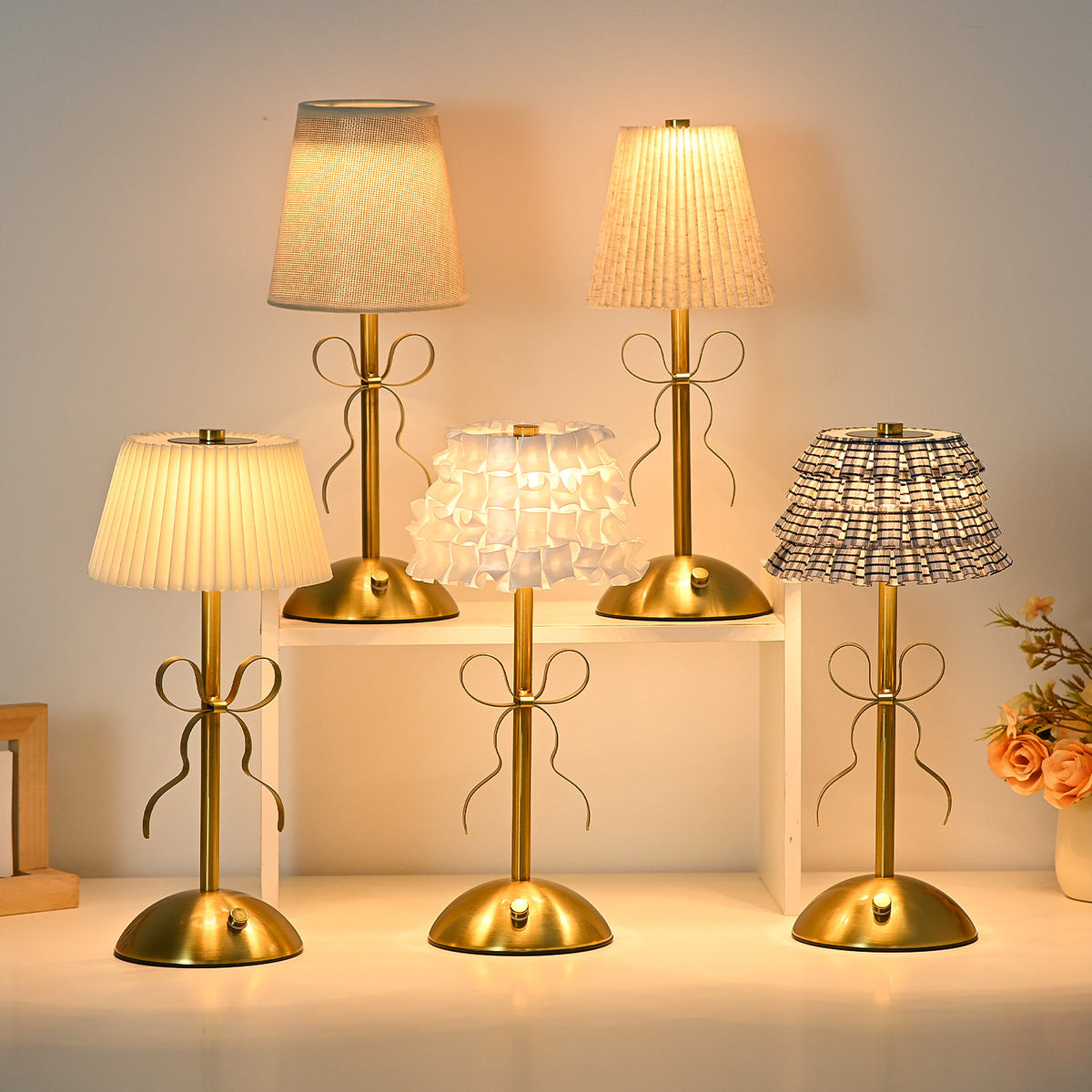 Nordische Tischlampe mit USB‑Ladefunktion – Bild 5 | LuxeStyle