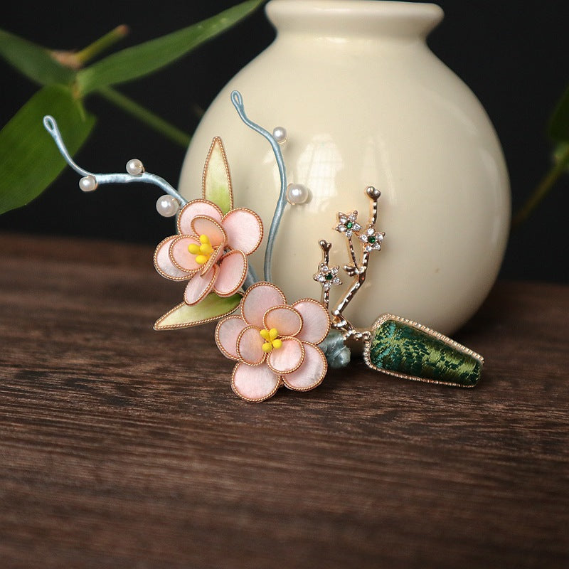 Orientalische Brosche aus Seide und Reisperlen – Bild 5 | LuxeStyle