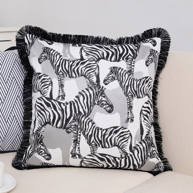 Sofakissenbezug mit Stickerei – Bild 5 | LuxeStyle