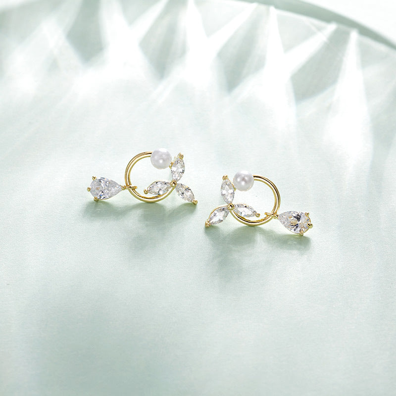 Mondförmige Perlenohrringe