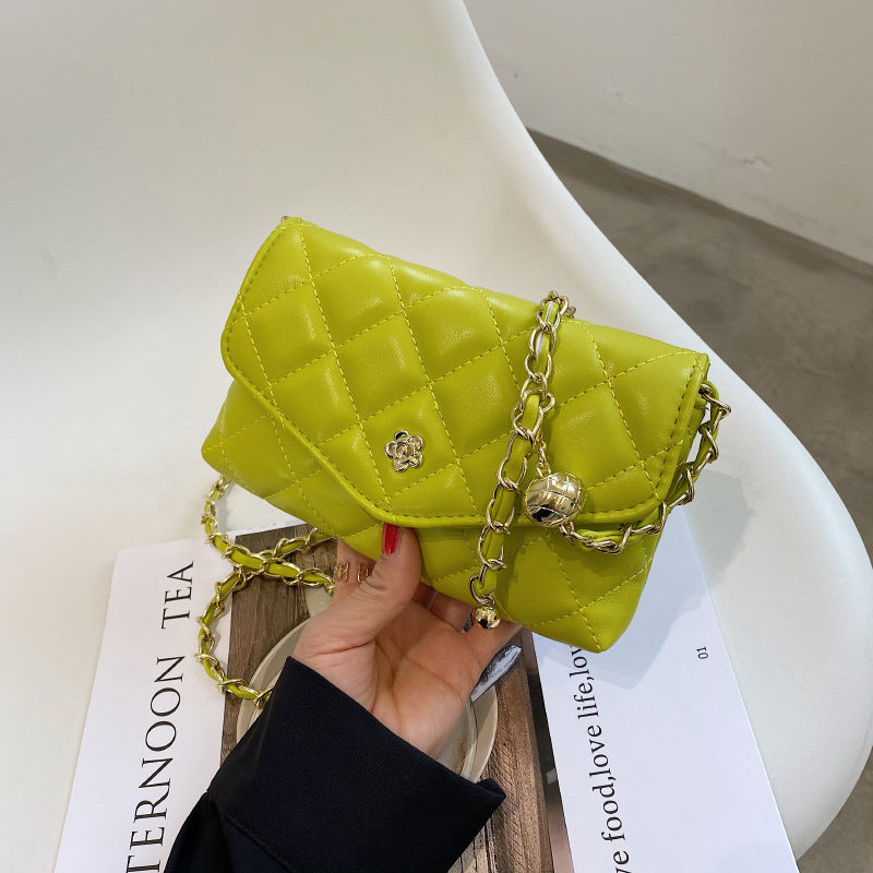 Kleine Umhängetasche mit Kettenriemen – Bild 3 | LuxeStyle