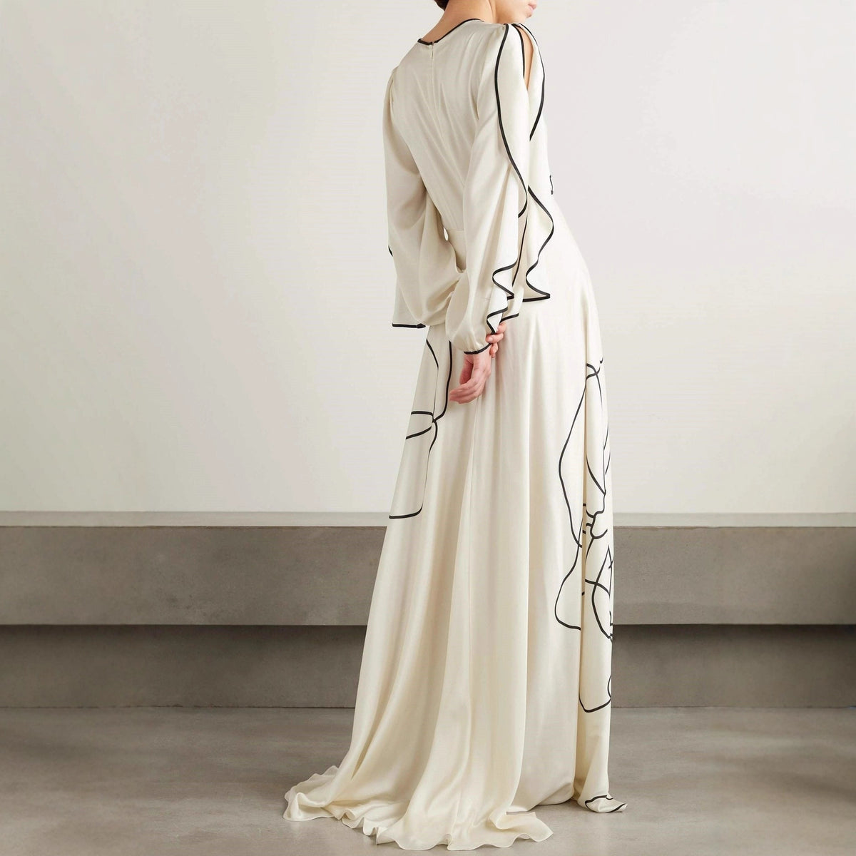Figurbetontes Kleid mit Schlitzärmel und Taillengürtel | LuxeStyle