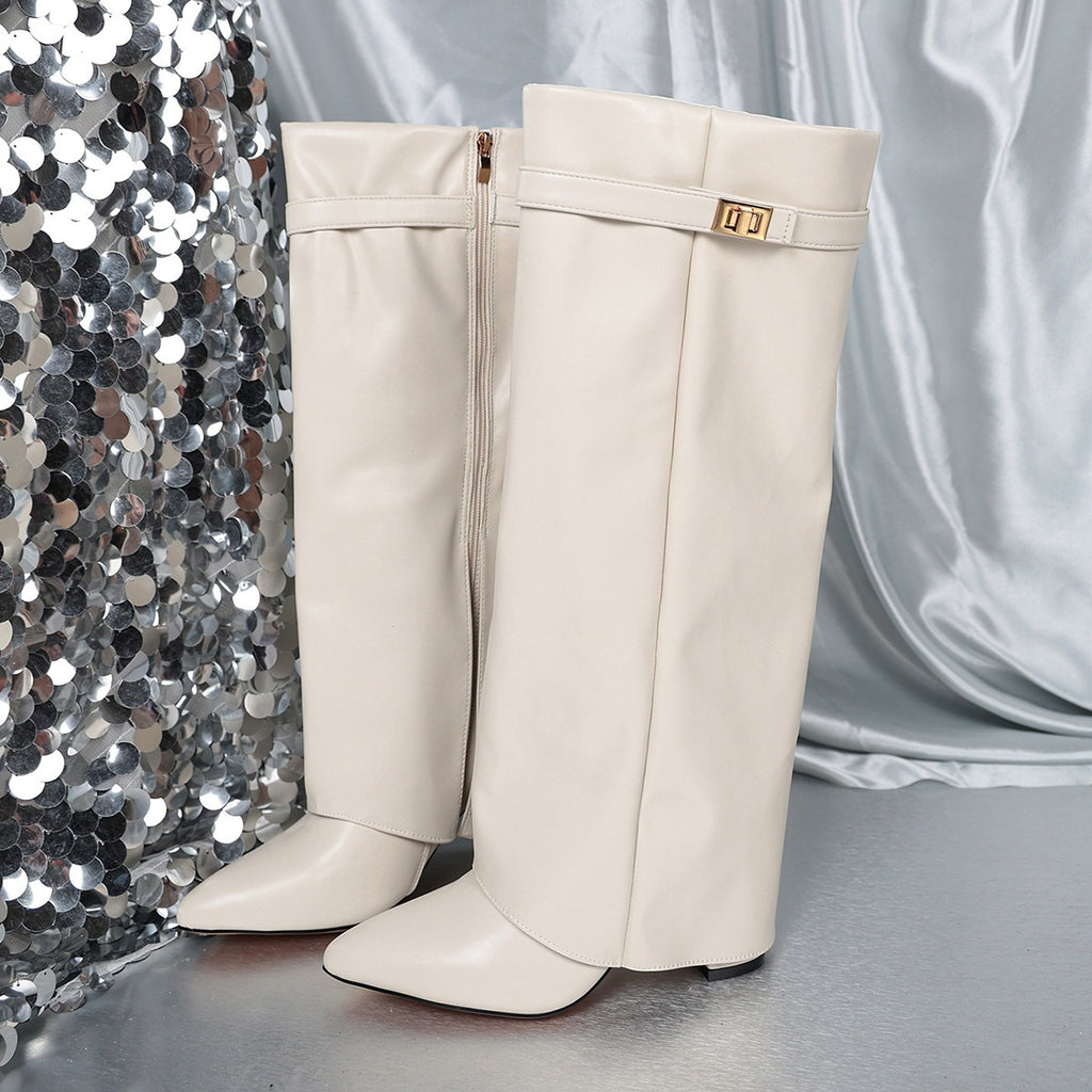 Chunky-Heel Boots mit Metallschnallen