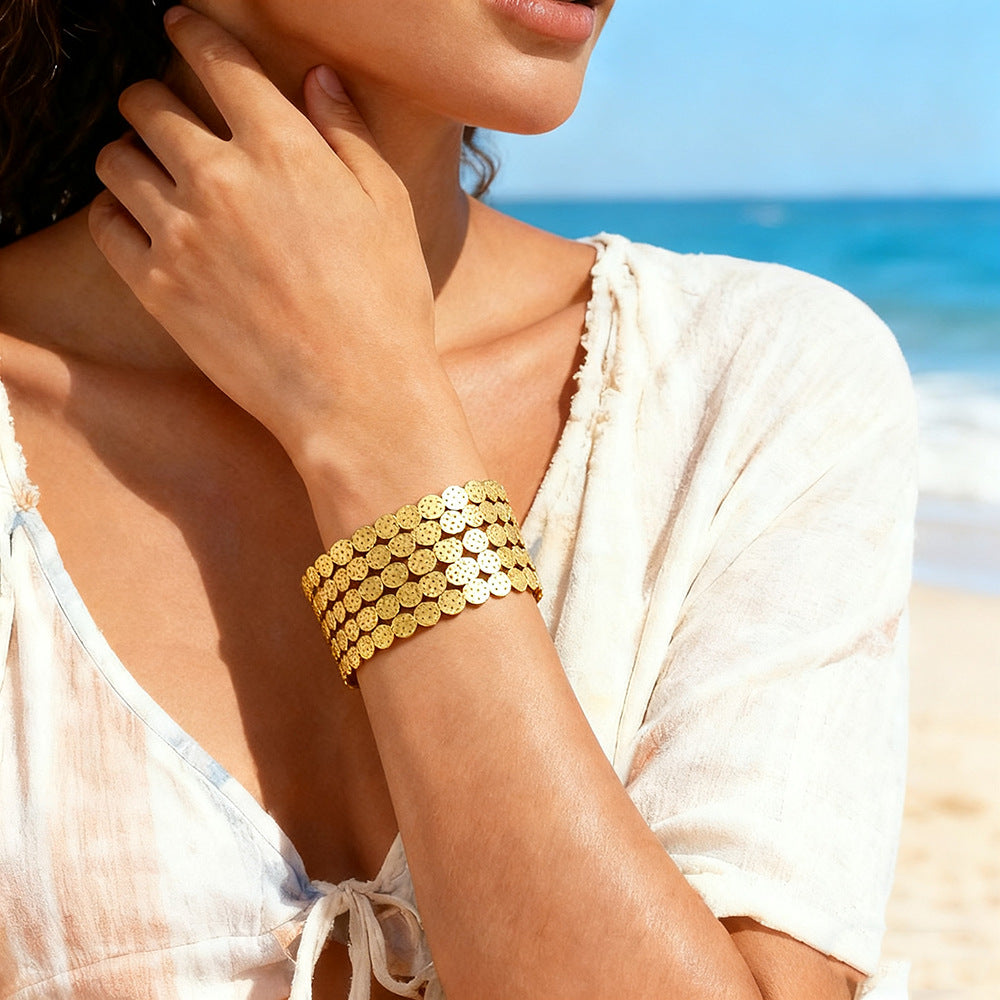 Retro-Armband mit Tupfen und breitem Band
