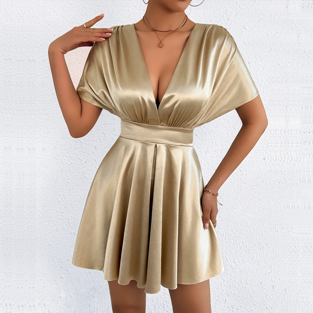 Elegantes Satin-Minikleid mit V-Ausschnitt – Bild 2 | LuxeStyle
