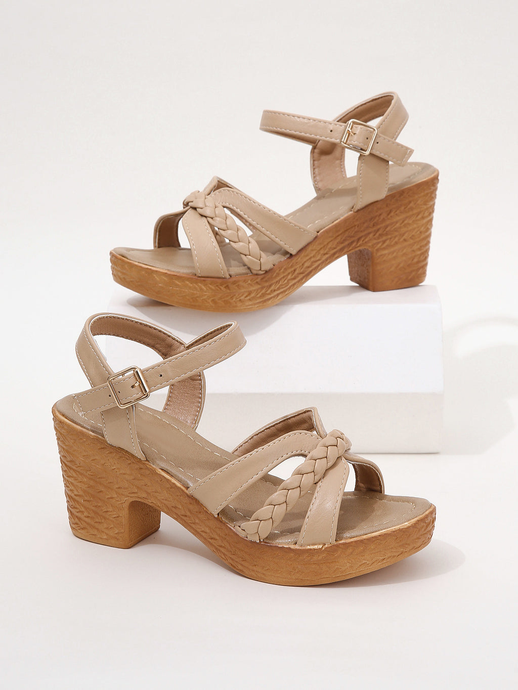 Sandalen mit klobigem Absatz und Knöchelriemen – Bild 17 | LuxeStyle