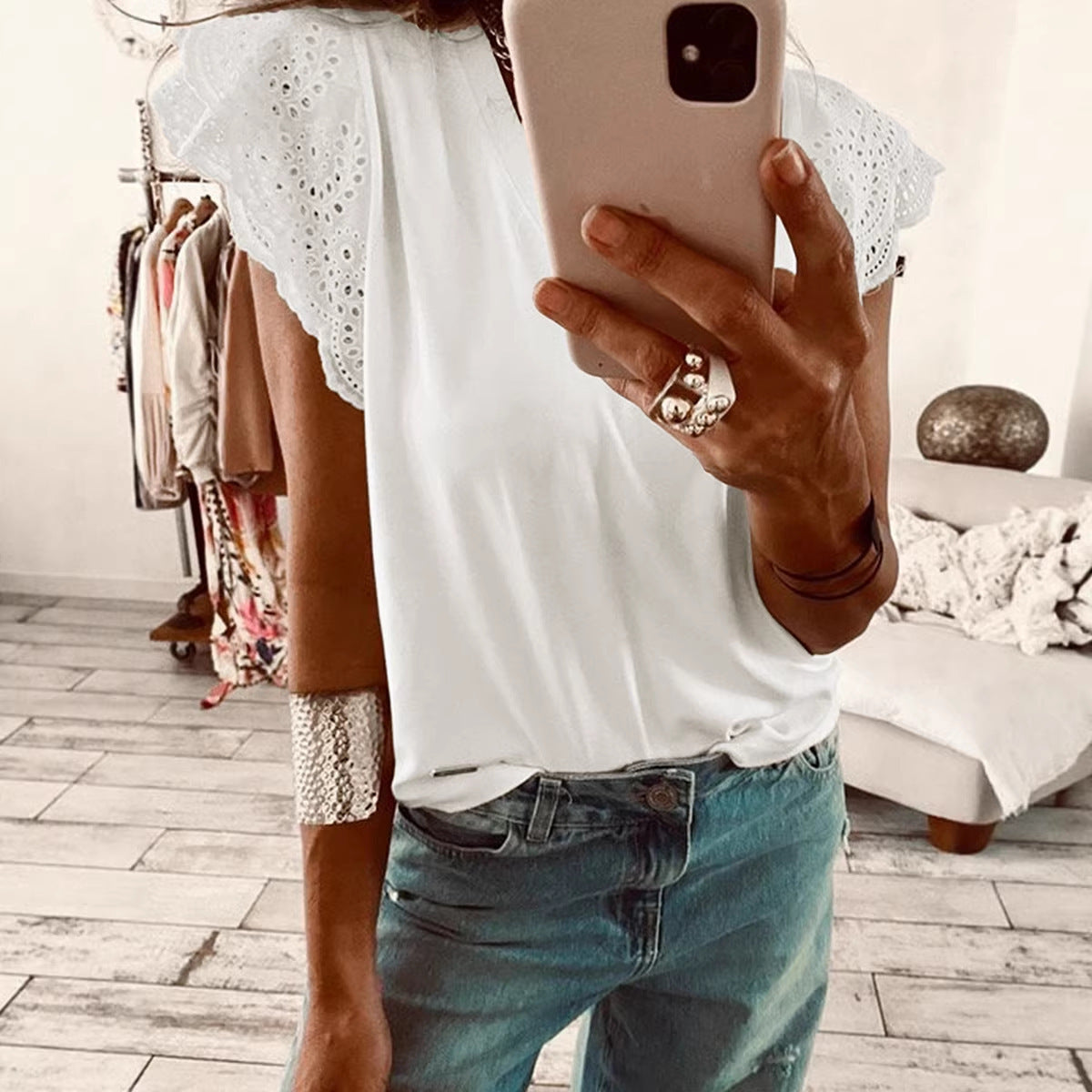 Vielseitiges V-Neck Shirt mit Rüschensaum – Bild 1 | LuxeStyle