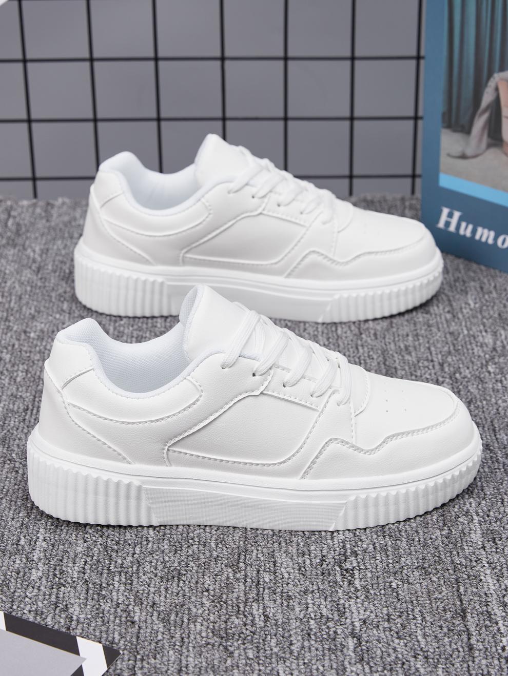Unifarbene Freizeit-Sneaker