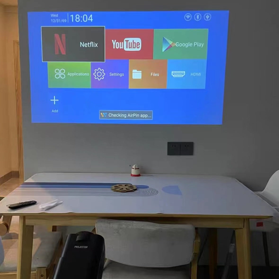 Mini-Beamer «Beamly» · WLAN HD-Projektor