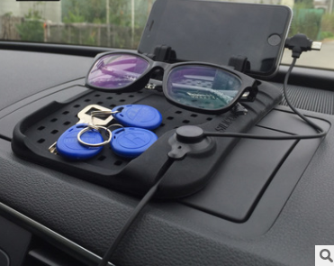 Auto-Halterung mit Ladefunktion und Ablage – Bild 3 | LuxeStyle