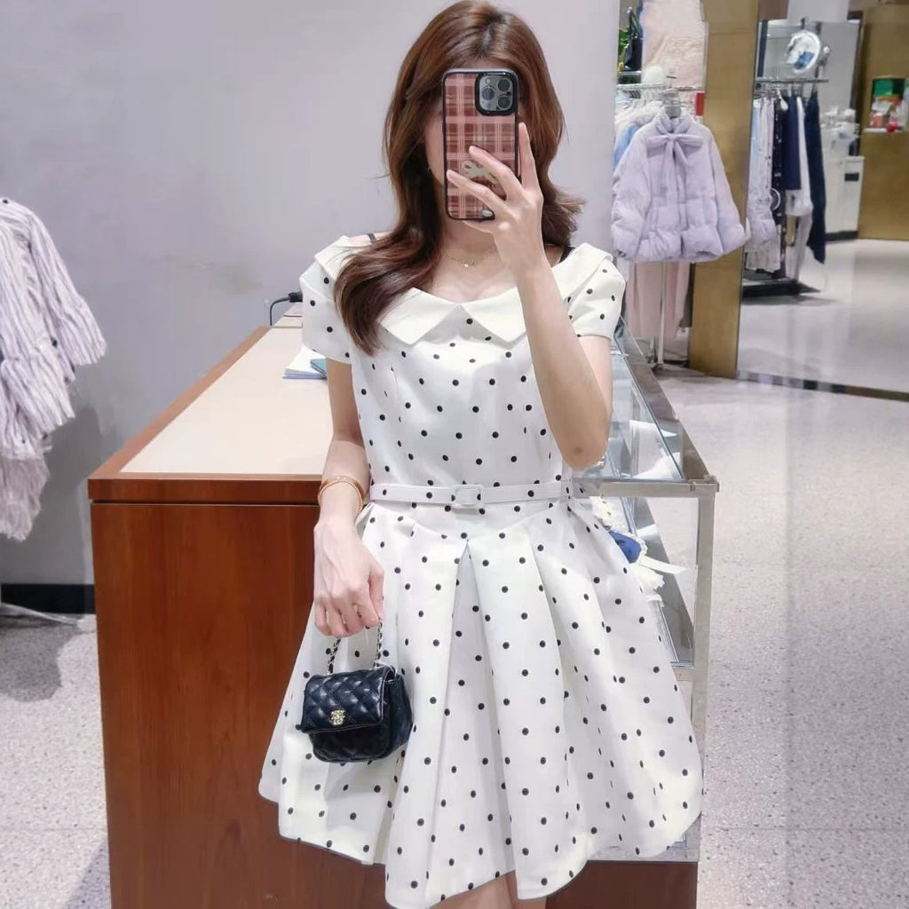 Lapelle Kleid mit definiertem Bund