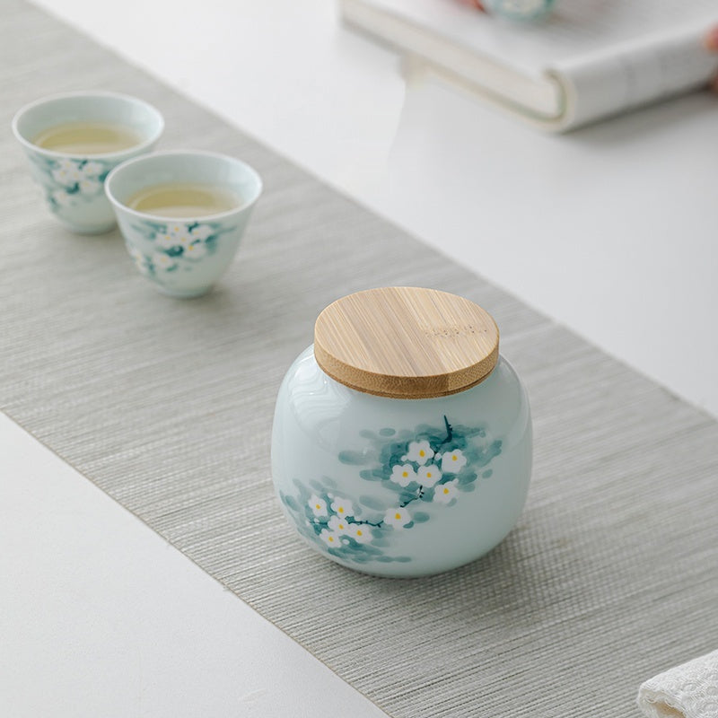Misty Blue Keramik Teedose “Spring Snow” – Bild 2 | LuxeStyle
