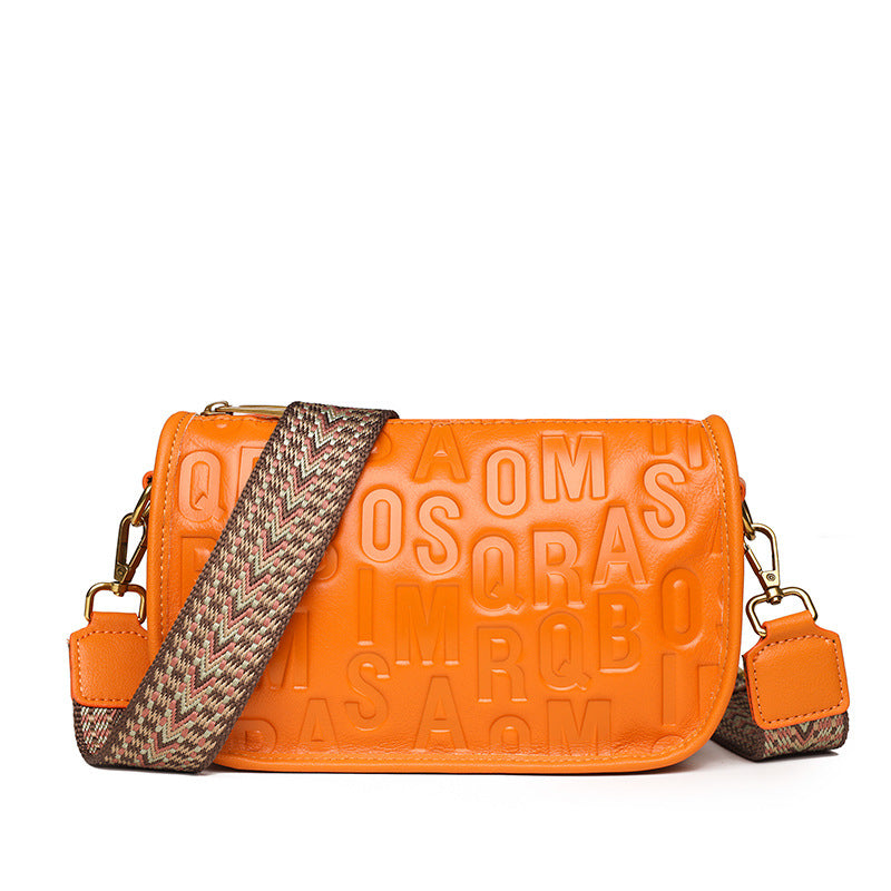 Satteltasche aus Rindsleder mit Buchstaben-Design – Bild 2 | LuxeStyle
