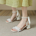 Sandalen mit Pfropfen-Absatz und Perlenband – Bild 6 | LuxeStyle