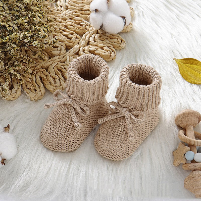 Gestrickte Lauflernschuhe mit Schleife – Bild 1 | LuxeStyle