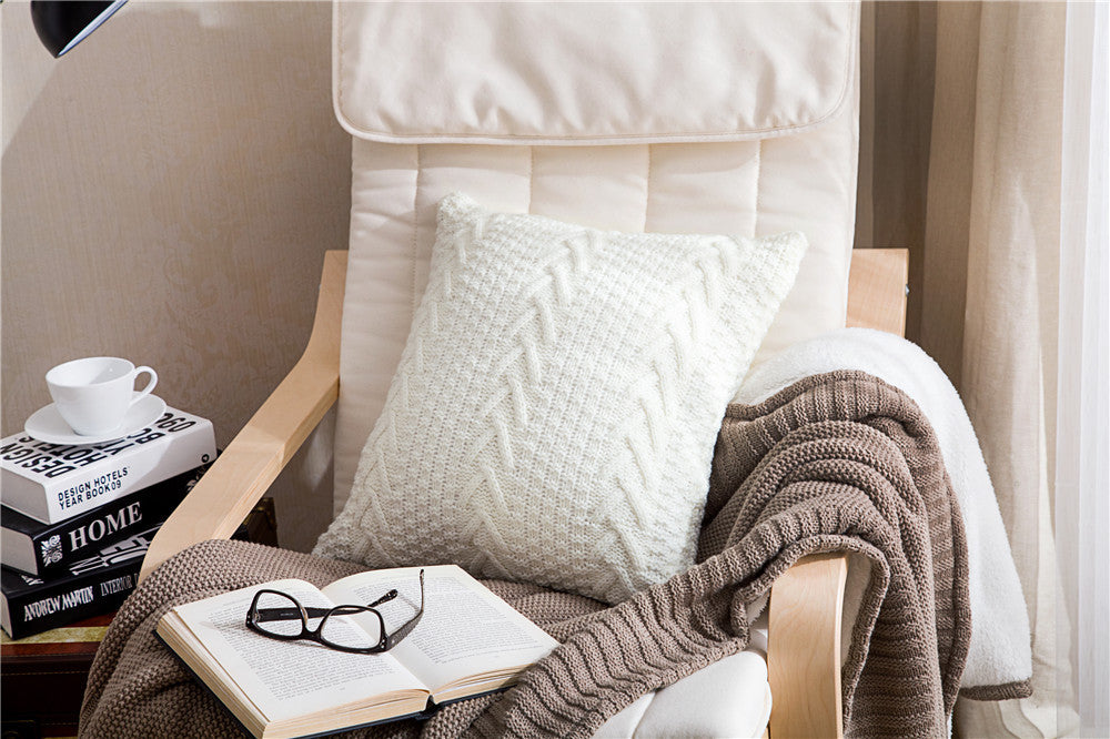 Grobes Strickkissen aus Wolle – Bild 2 | LuxeStyle