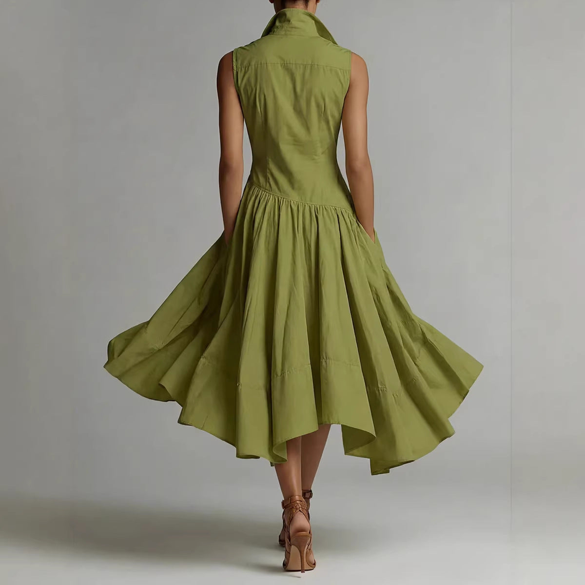 Ärmelloses Midikleid mit Hemdkragen
