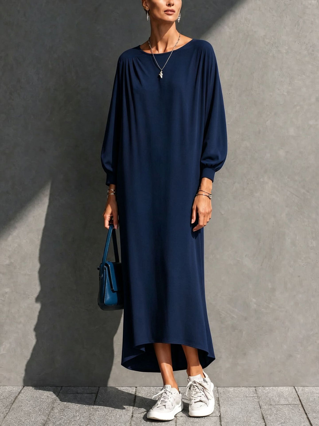Plissiertes Batwing-Maxikleid mit asymmetrischem Saum