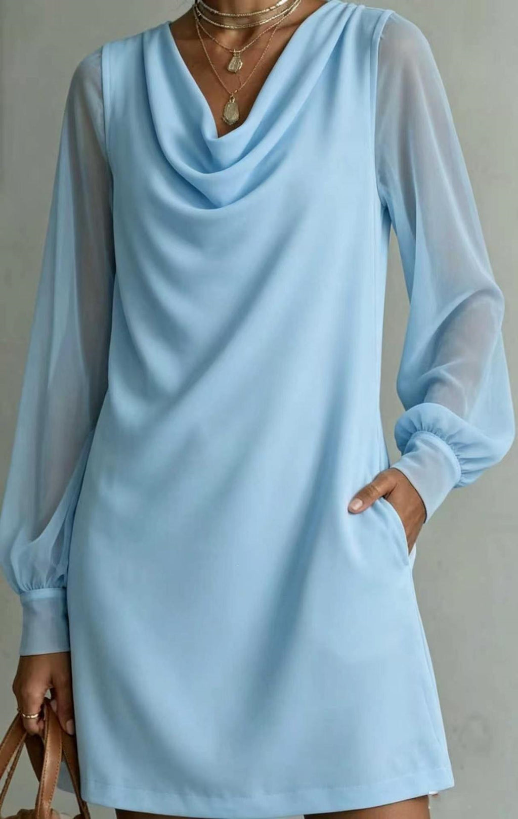 Kurzes Damenkleid mit Wasserfallausschnitt – Bild 9 | LuxeStyle