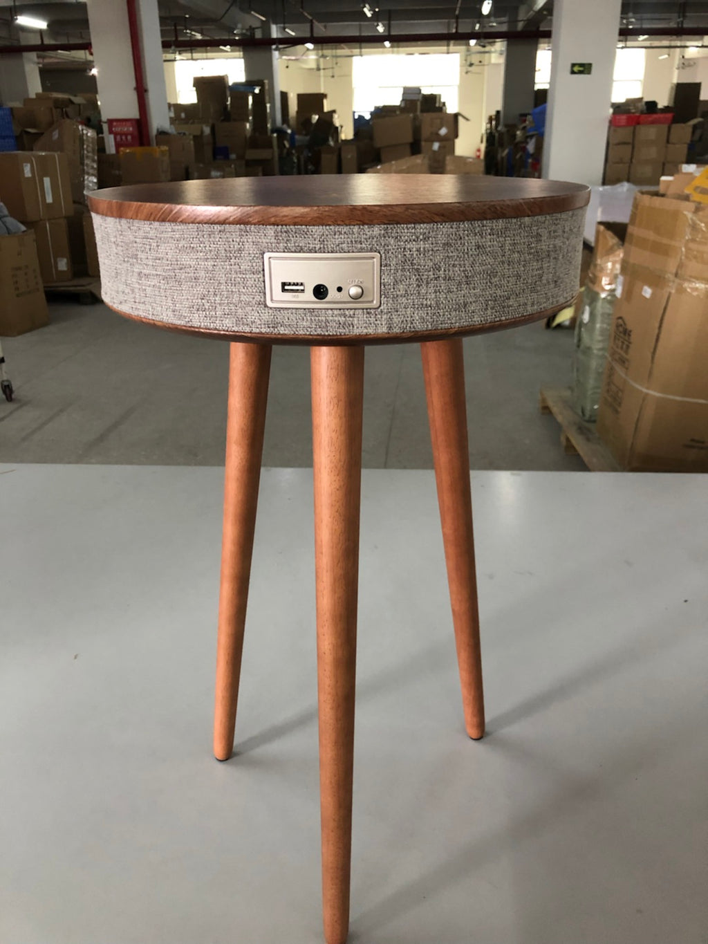 Bluetooth Beistelltisch mit Wireless Charging – Bild 4 | LuxeStyle