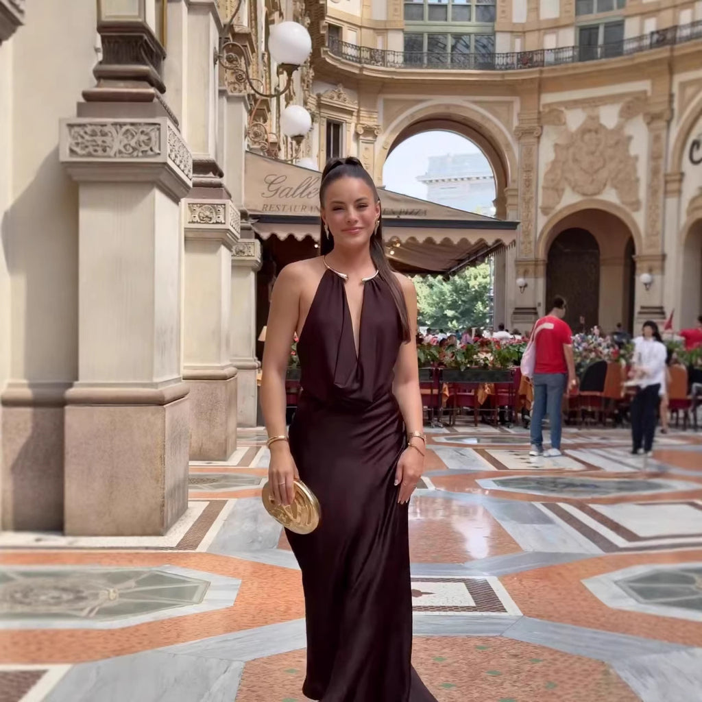 Satin-Maxikleid mit Neckholder und Rückenausschnitt