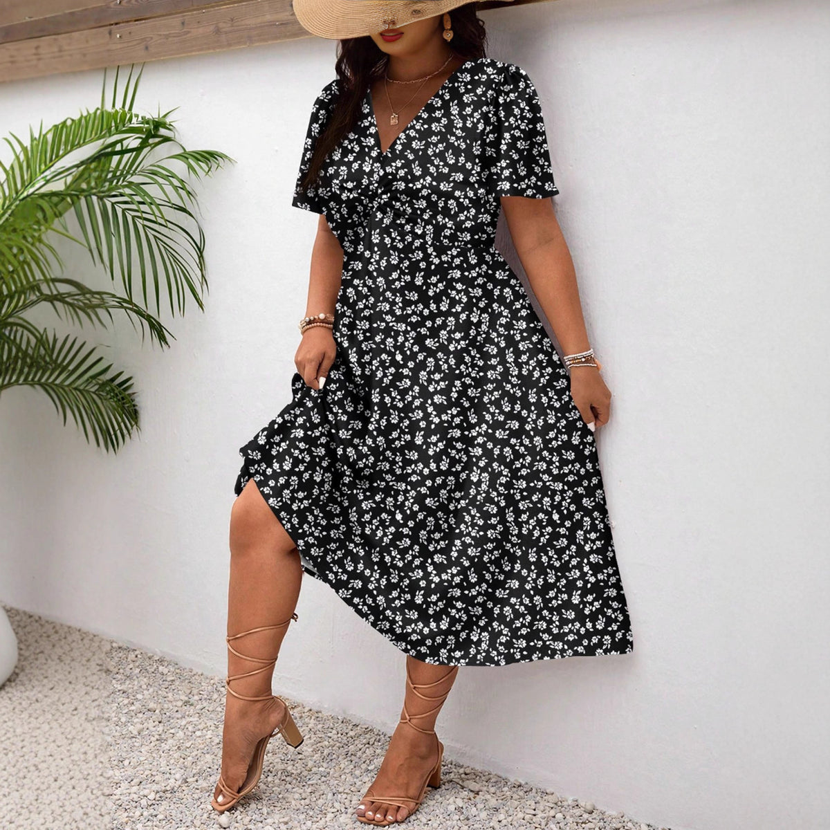 Sommerliches V-Neck Blumenkleid in grossen Grössen – Bild 6 | LuxeStyle
