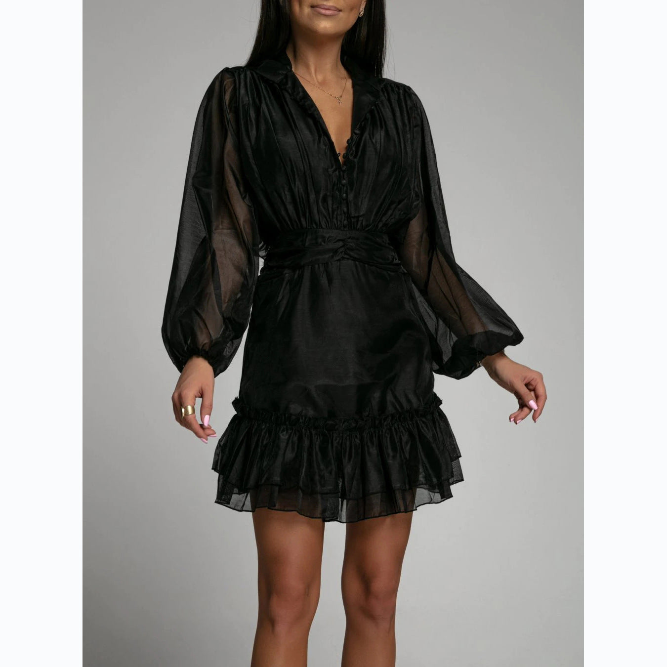 Spitzenkleid mit Rüschensaum und Knopfleiste