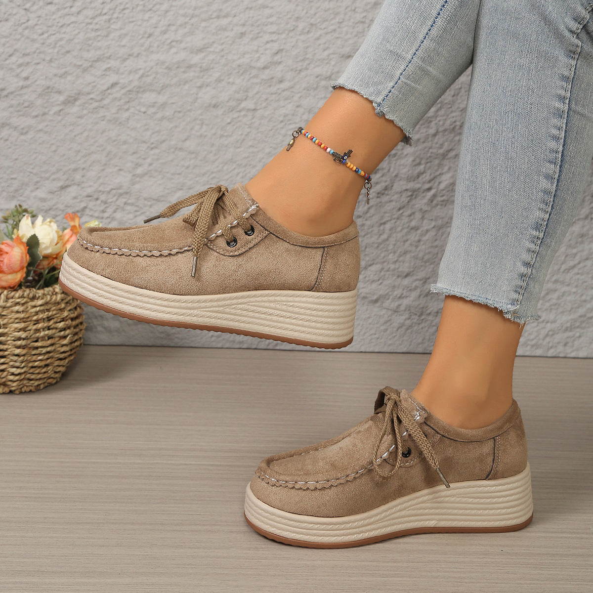 Chunky-Pumps mit Schnürung aus Wildleder