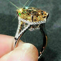 Eleganter Zirkonring mit Vier-Krappenfassung