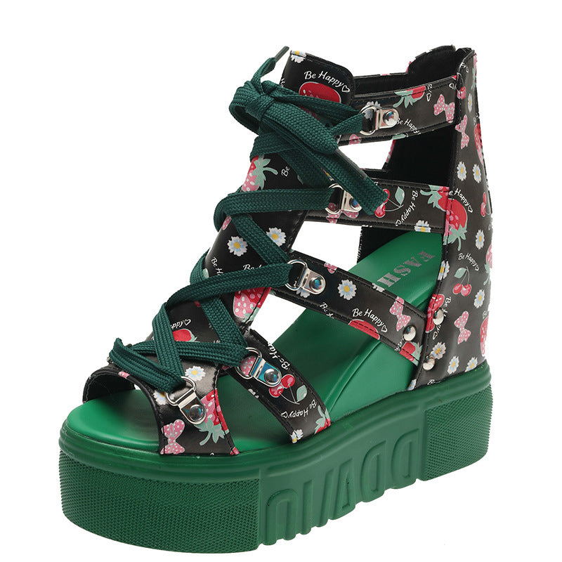 Plateau-Wedge Sandalen mit Fischmund-Print – Bild 9 | LuxeStyle