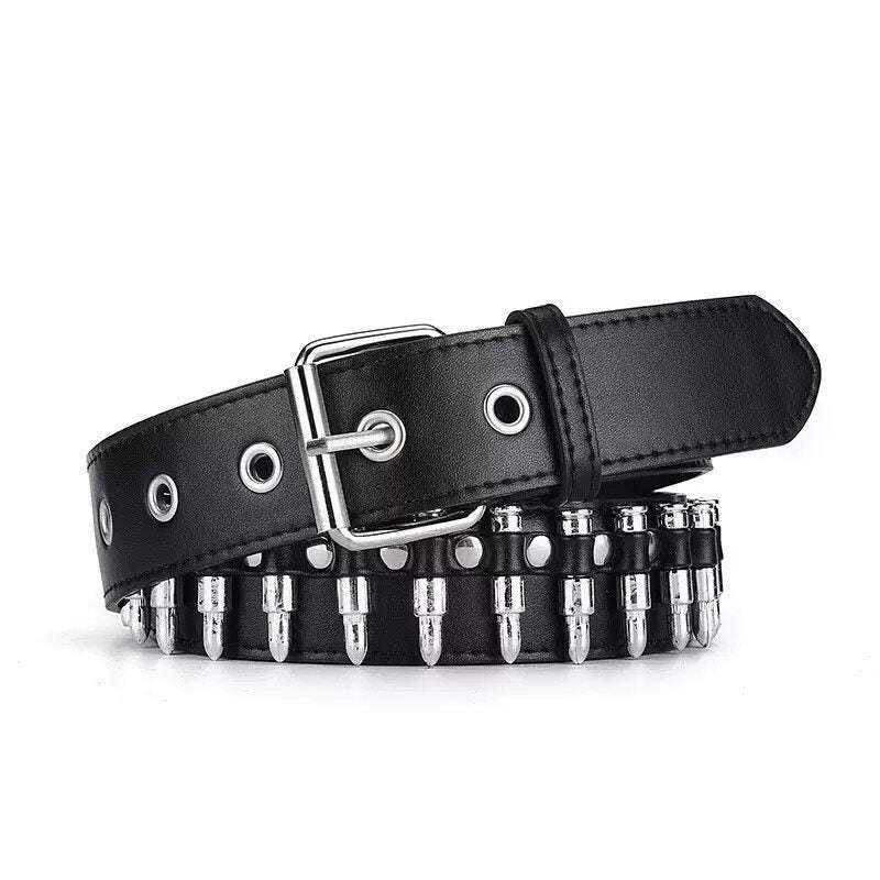 Nietengürtel im Punk-Stil