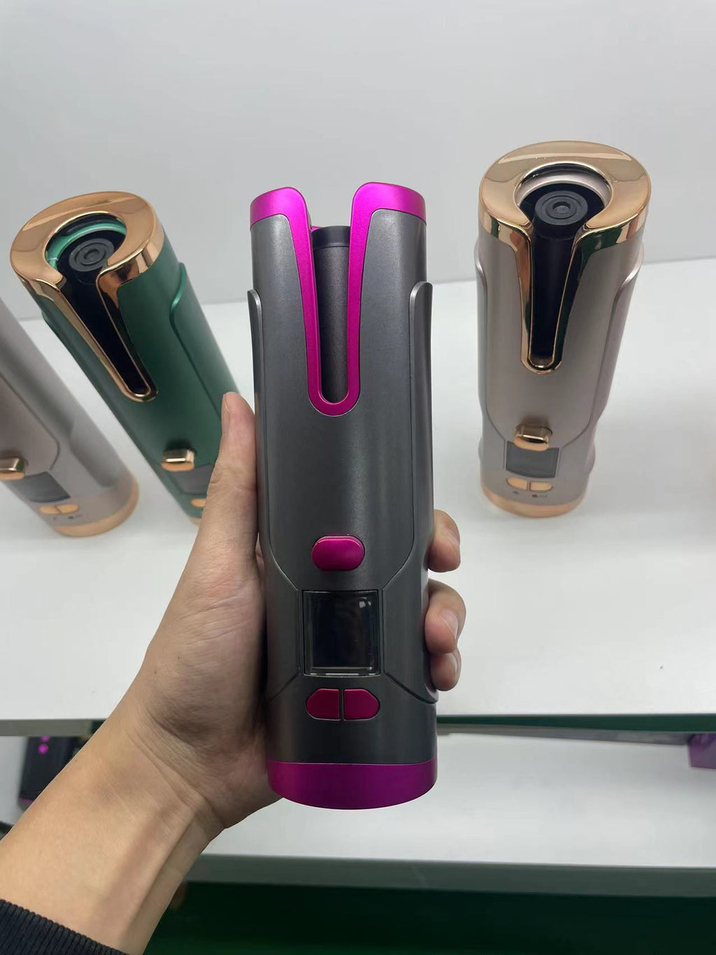 Kabelloser Automatik-Haarglätter mit LCD-Bildschirm
