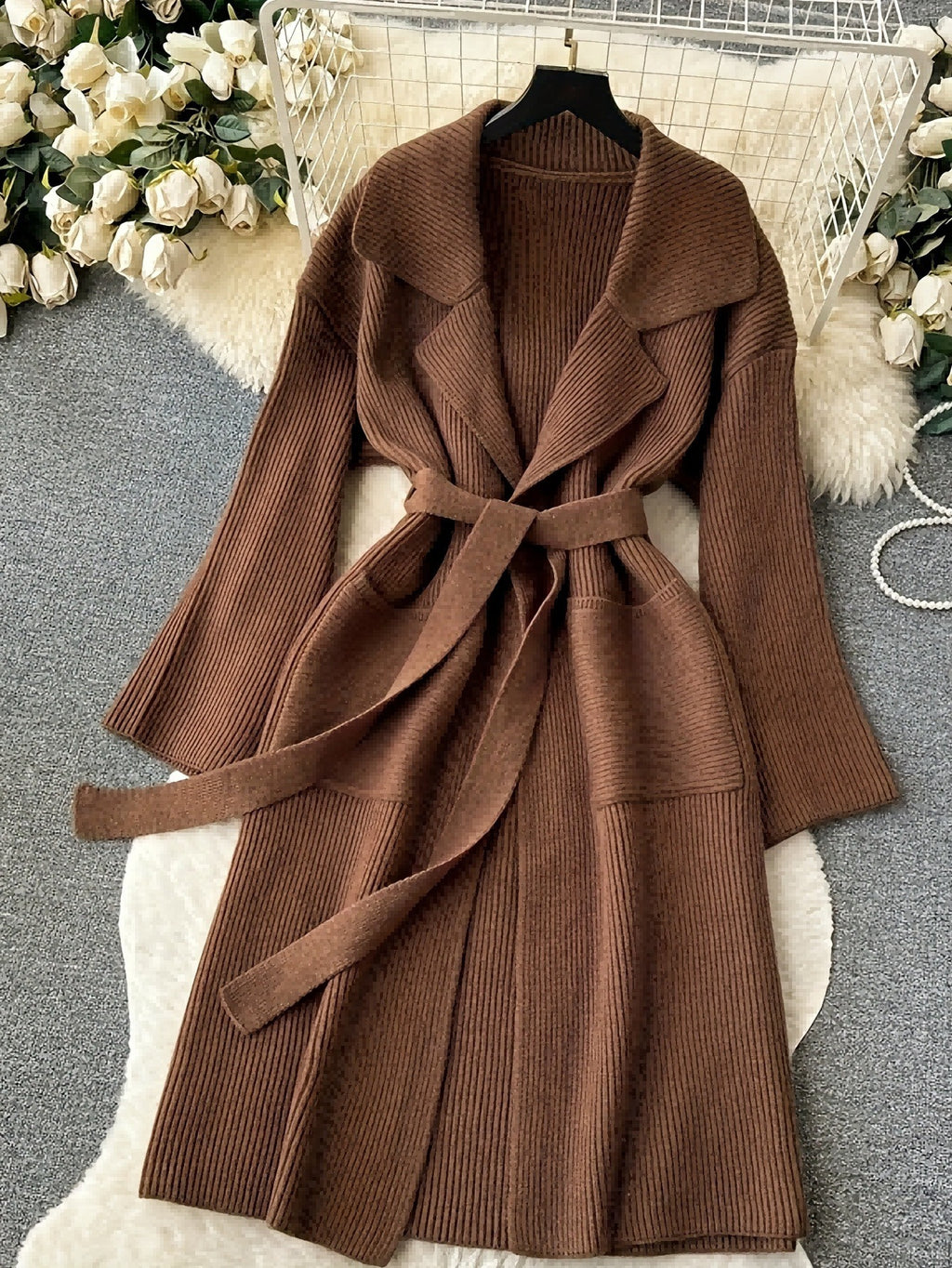 Eleganter Strick-Cardigan mit Schnürdetails