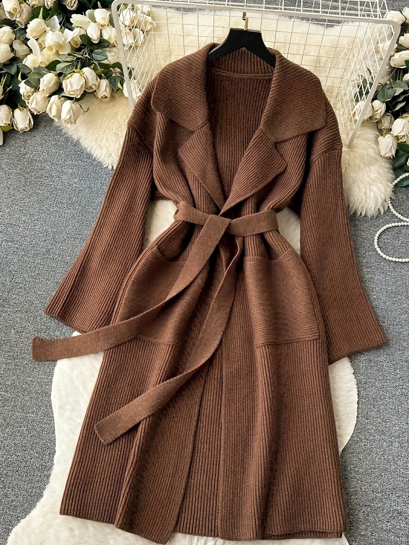Eleganter Strick-Cardigan mit Schnürdetails
