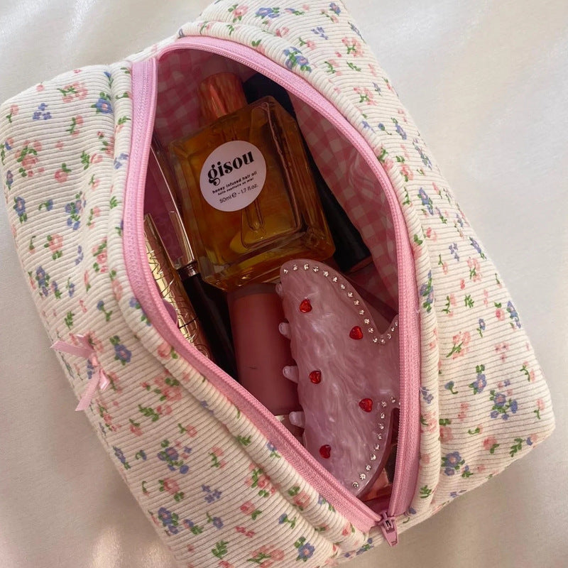 Kleine Reise-Kulturtasche für Kosmetik – Bild 11 | LuxeStyle