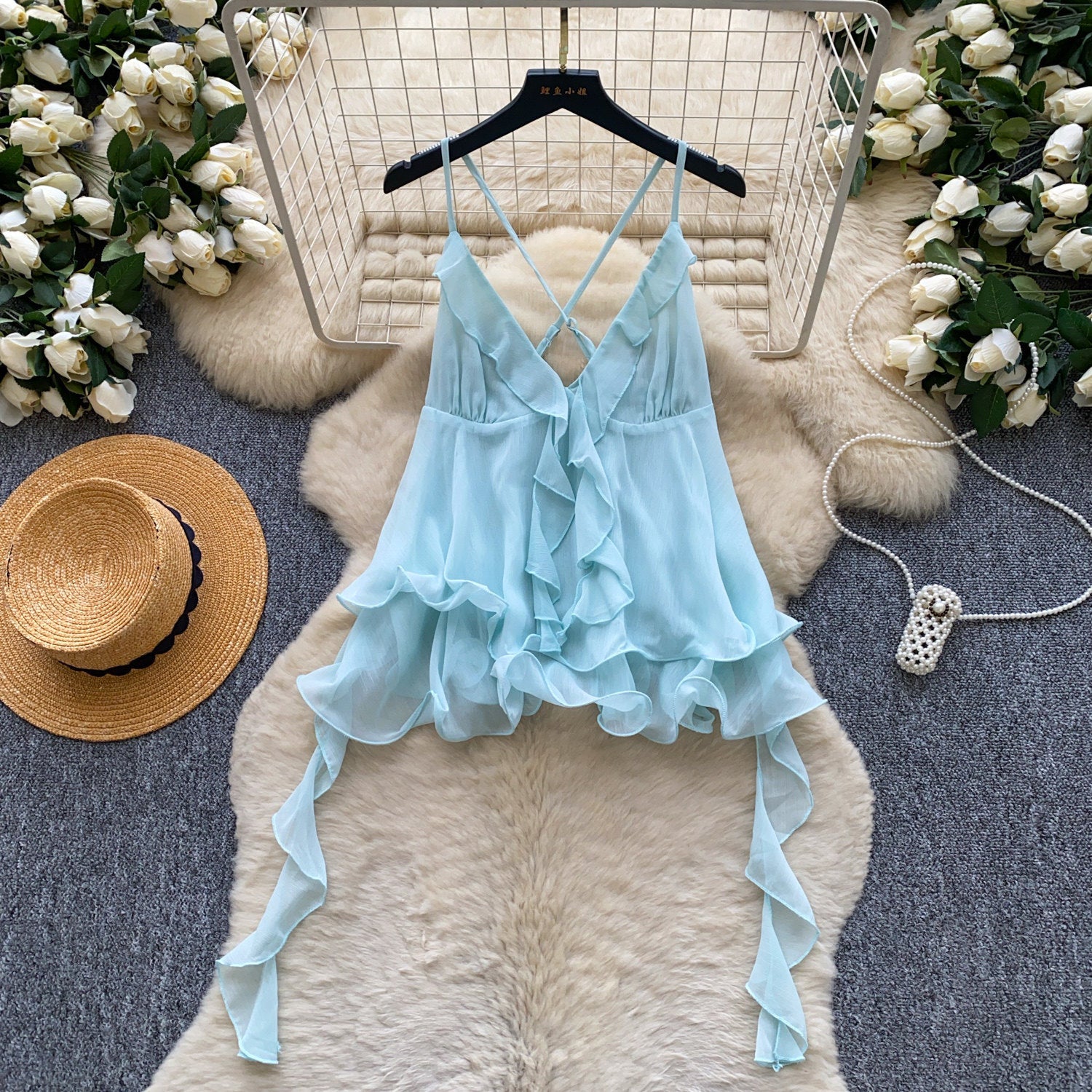 V-Neck Camisole mit Rüschen